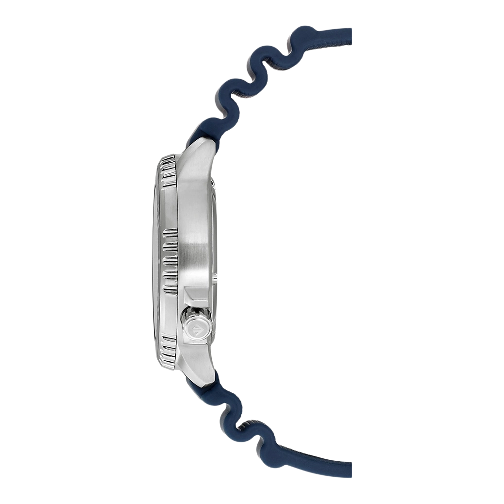Seitenansicht einer silbernen Uhr mit blauem wellenförmigen Armband