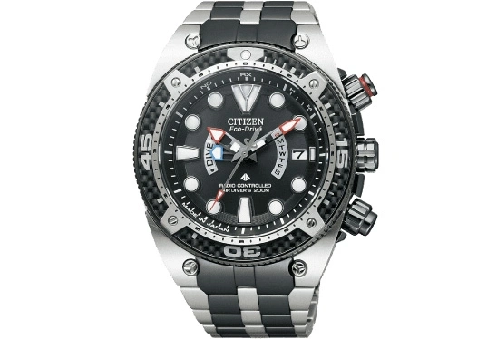 Citizen Eco-Drive Uhr mit schwarzem Zifferblatt, Tauchfunktionen und Edelstahlarmband.