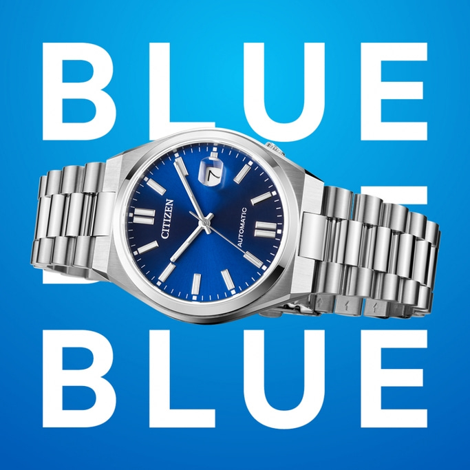 Citizen-Uhr mit blauem Zifferblatt und Metallband, umgeben vom Wort BLUE.
