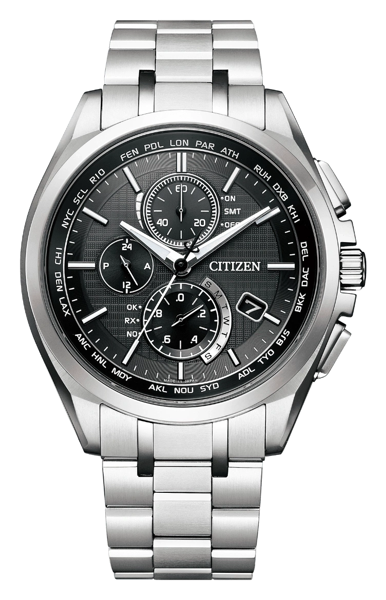 Citizen-Uhr mit schwarzem Zifferblatt, silbernem Armband und mehreren Hilfszifferblättern.
