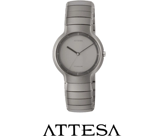 Eine silberne Attesa-Uhr mit Titan-Zifferblatt und -Armband.