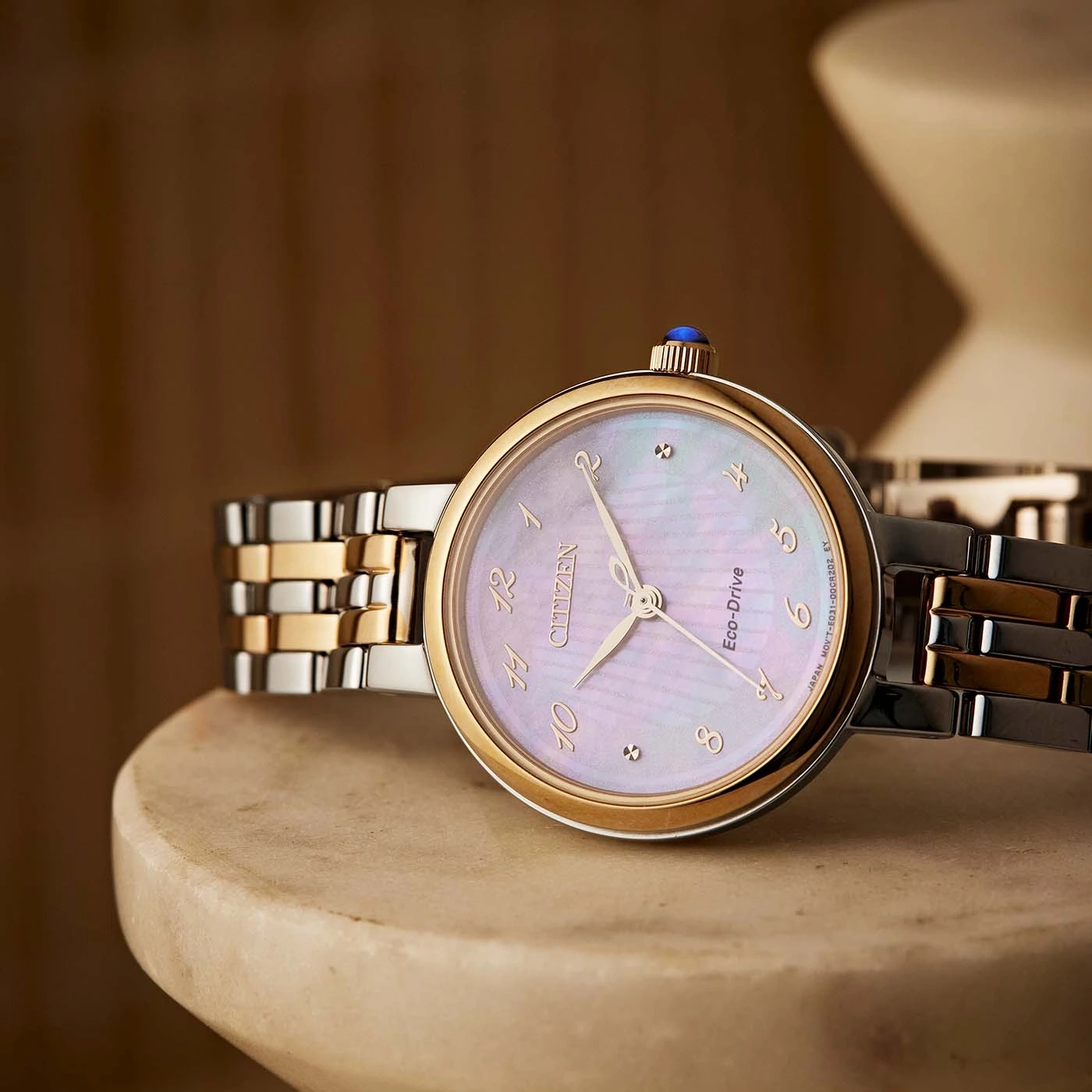 Citizen-Uhr mit Gold- und Silberband, Eco-Drive, elegantes Design