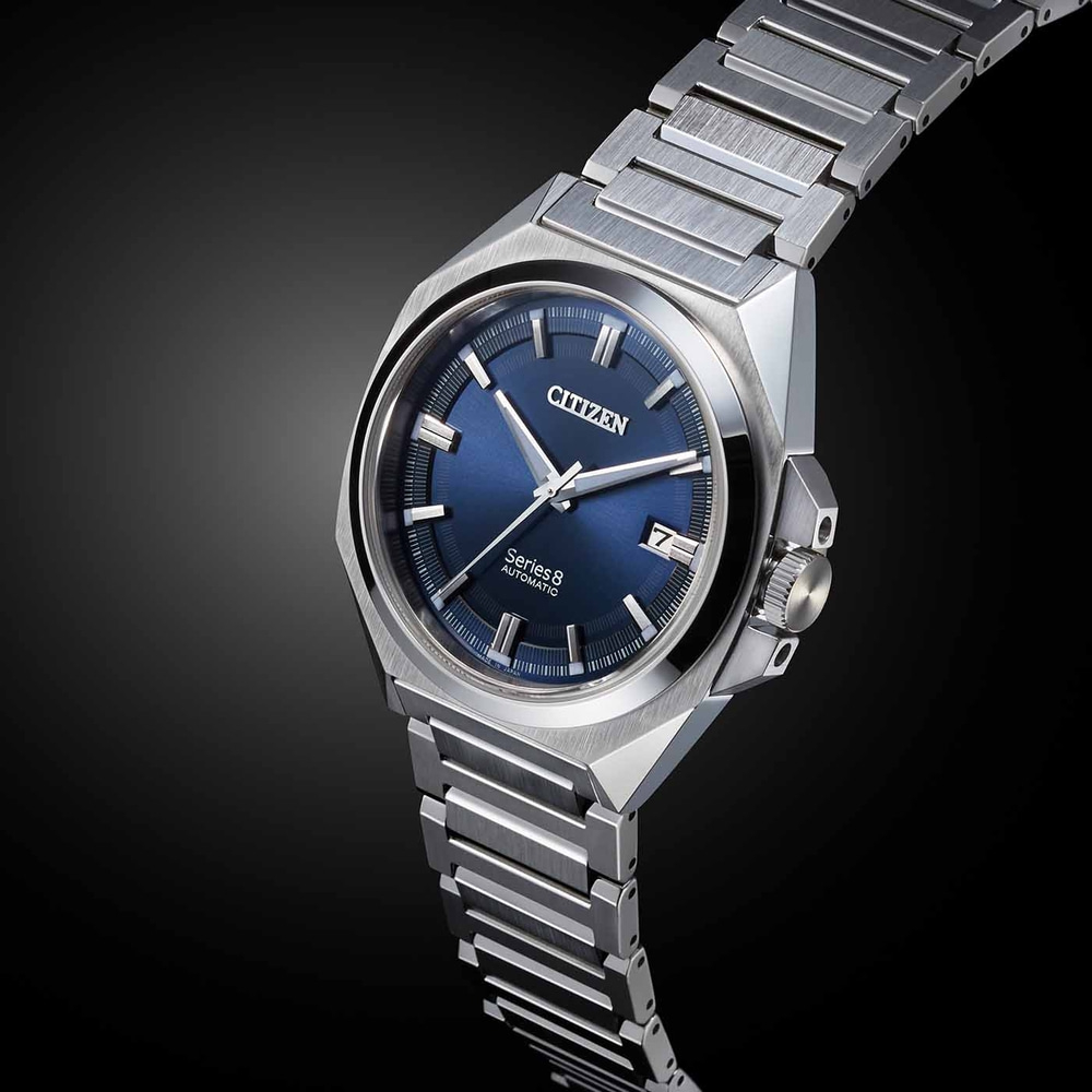 Citizen Series 8 Automatikuhr mit blauem Zifferblatt und Stahlarmband