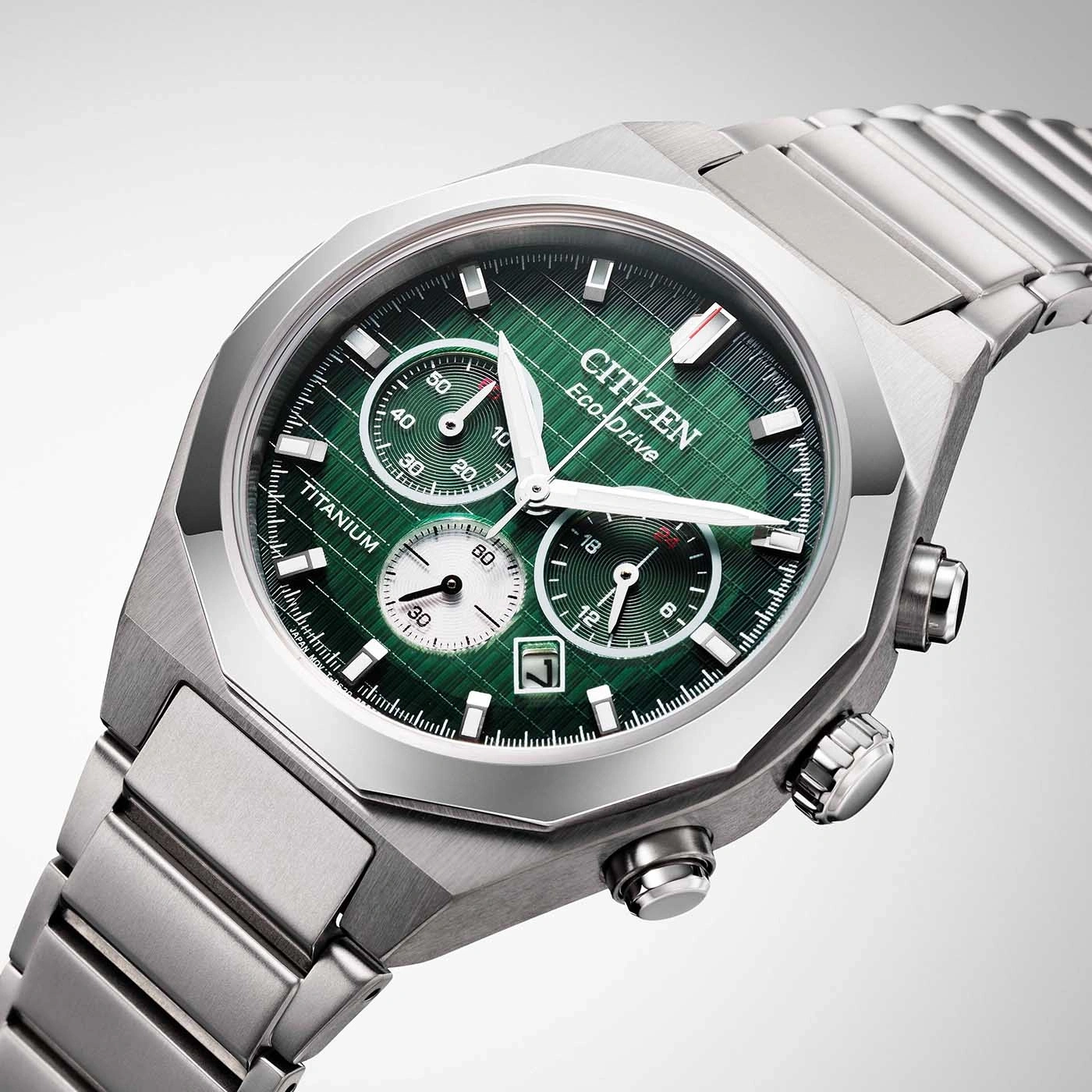 Citizen-Uhr mit grünem Zifferblatt, Titan, Eco-Drive, Chronograph, stilvolles Design.