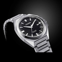Citizen Series 8 Automatikuhr mit schwarzem Zifferblatt und silbernem Armband