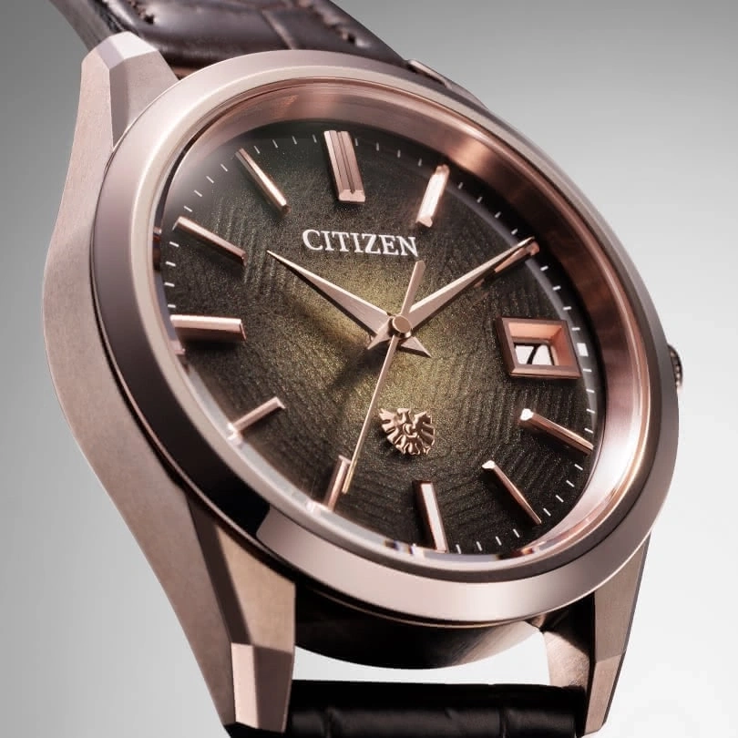 Citizen-Uhr mit roségoldenen Akzenten und einem strukturierten dunkelgrünen Zifferblatt