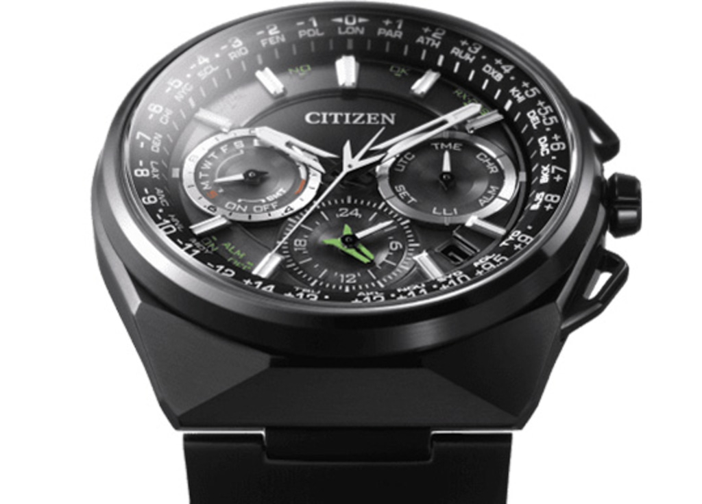 Citizen-Uhr mit mehreren Zifferblättern und Zeitzonenanzeigen, schwarzes Design.