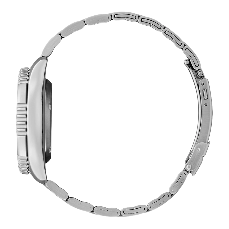 Seitenansicht einer silbernen Armbanduhr mit Metallband, isoliert auf weißem Hintergrund.