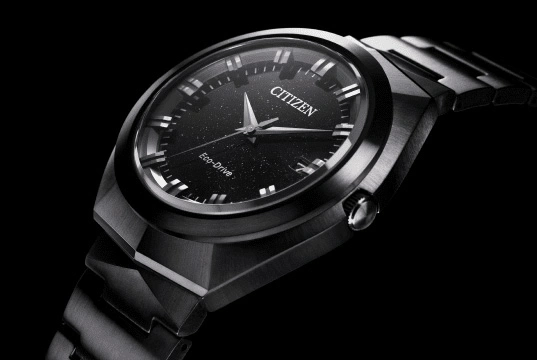 Citizen-Uhr mit schwarzem Zifferblatt und Metallarmband, Eco-Drive-Technologie.