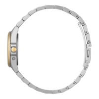 Seitenansicht einer silbernen Uhr mit goldenem Zifferblatt und Armband.