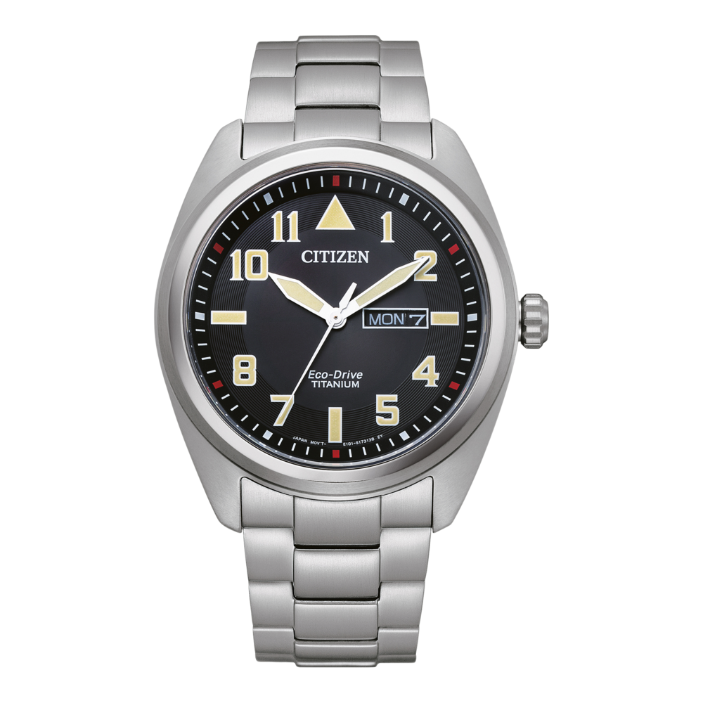 Citizen Eco-Drive Titanuhr mit schwarzem Zifferblatt und silbernem Armband.