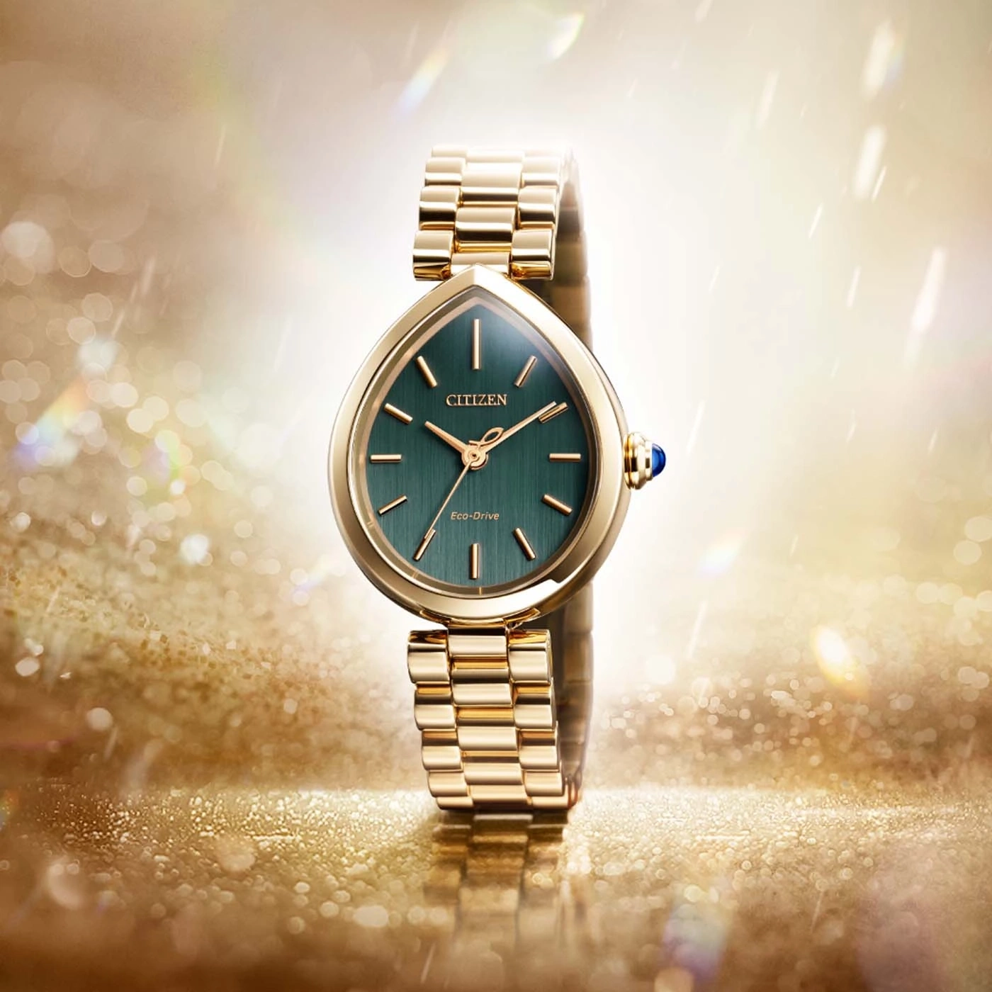 Eine goldene Citizen Eco-Drive Uhr mit grünem Zifferblatt.