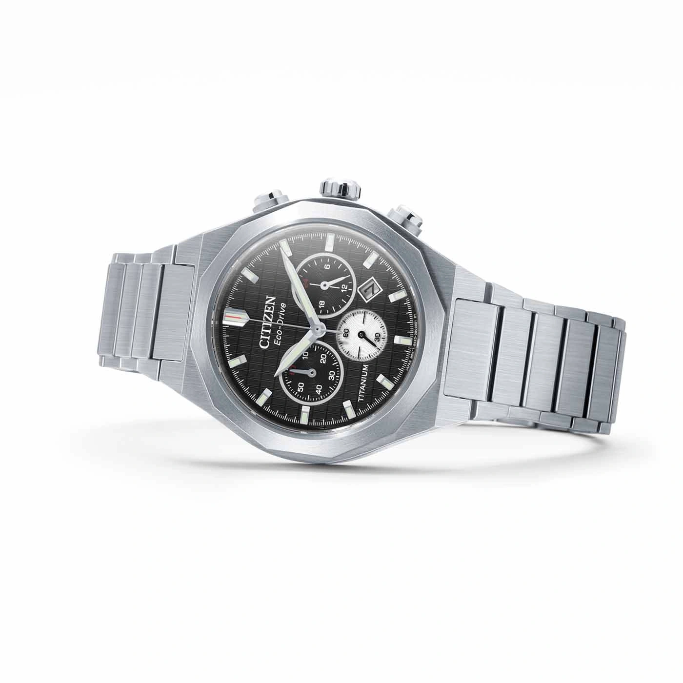 Citizen Eco-Drive Titanuhr mit schwarzem Zifferblatt und silbernem Armband