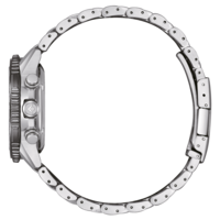 Seitenansicht einer silbernen Armbanduhr mit Metallband und schwarzem Zifferblatt.