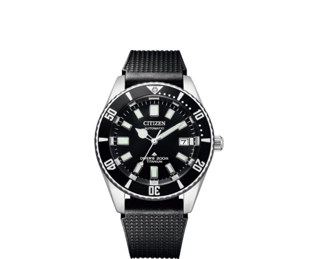 Citizen automatische Taucheruhr mit schwarzem Zifferblatt, Titan Gehäuse und Armband