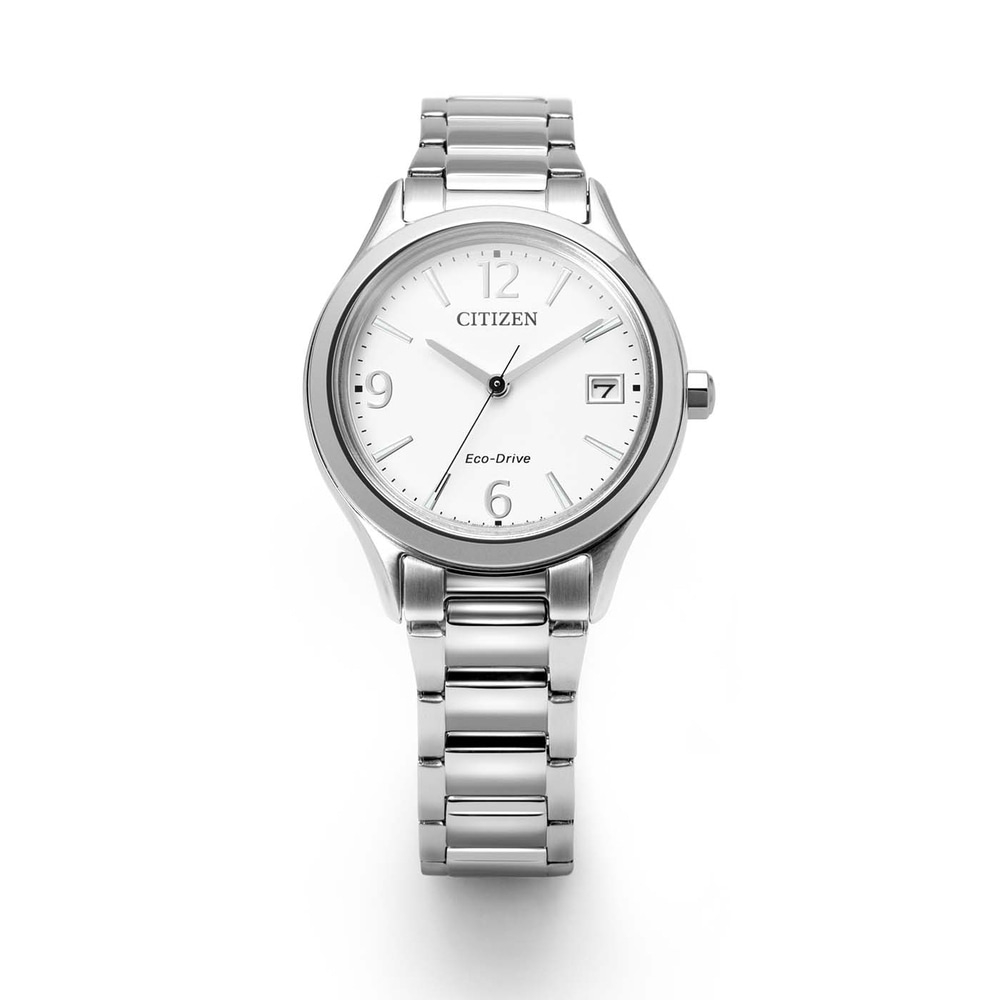 Eine silberne Citizen Eco-Drive Uhr mit weißem Zifferblatt und Datumsanzeige.