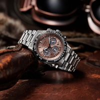 Nahaufnahme einer Citizen Eco-Drive Uhr auf einer Lederoberfläche.