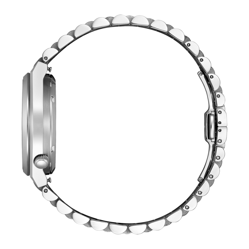 Silberne Uhr mit Metallarmband, Seitenansicht, isoliert auf weißem Hintergrund.